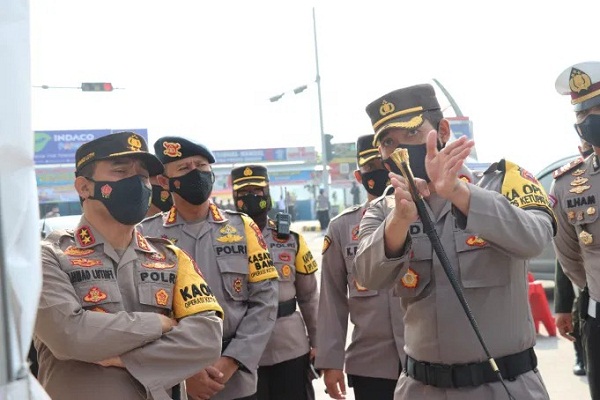 kapolda-jateng--sudah-7000-lebih-kendaraan-dihentikan-dan-diperiksa--di-exit-tol-pungkruk-sragen-rhc