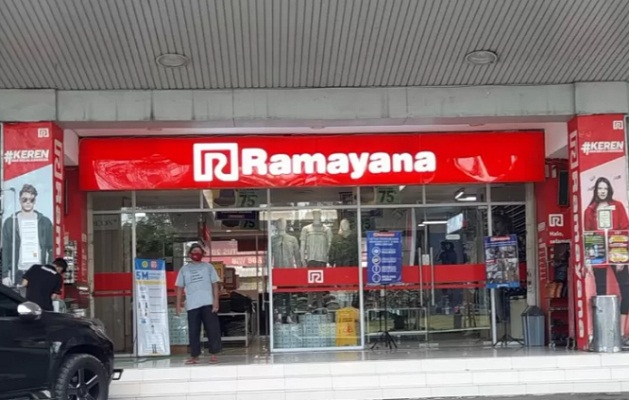 Ramayana Mal Kudus, Jawa Tengah, mulai buka kembali setelah sejak tanggal 3 Juni 2021 ditutup sejak diberlakukannya penerapan pemberlakuan pembatasan kegiatan masyarakat
